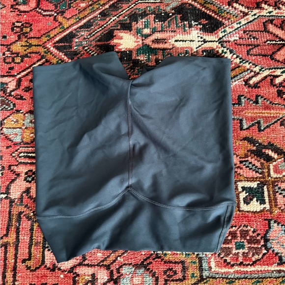 ALO Yoga Women's Sleek Black Bike Shorts - Picture 4 of 4